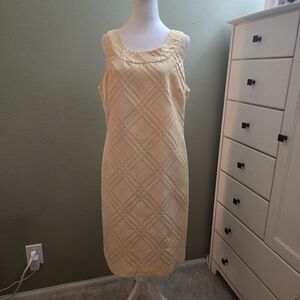 🩵 2/$10 or 3/$14  Evan Picone Yellow Sleeveless Dress W/ Texture Pattern